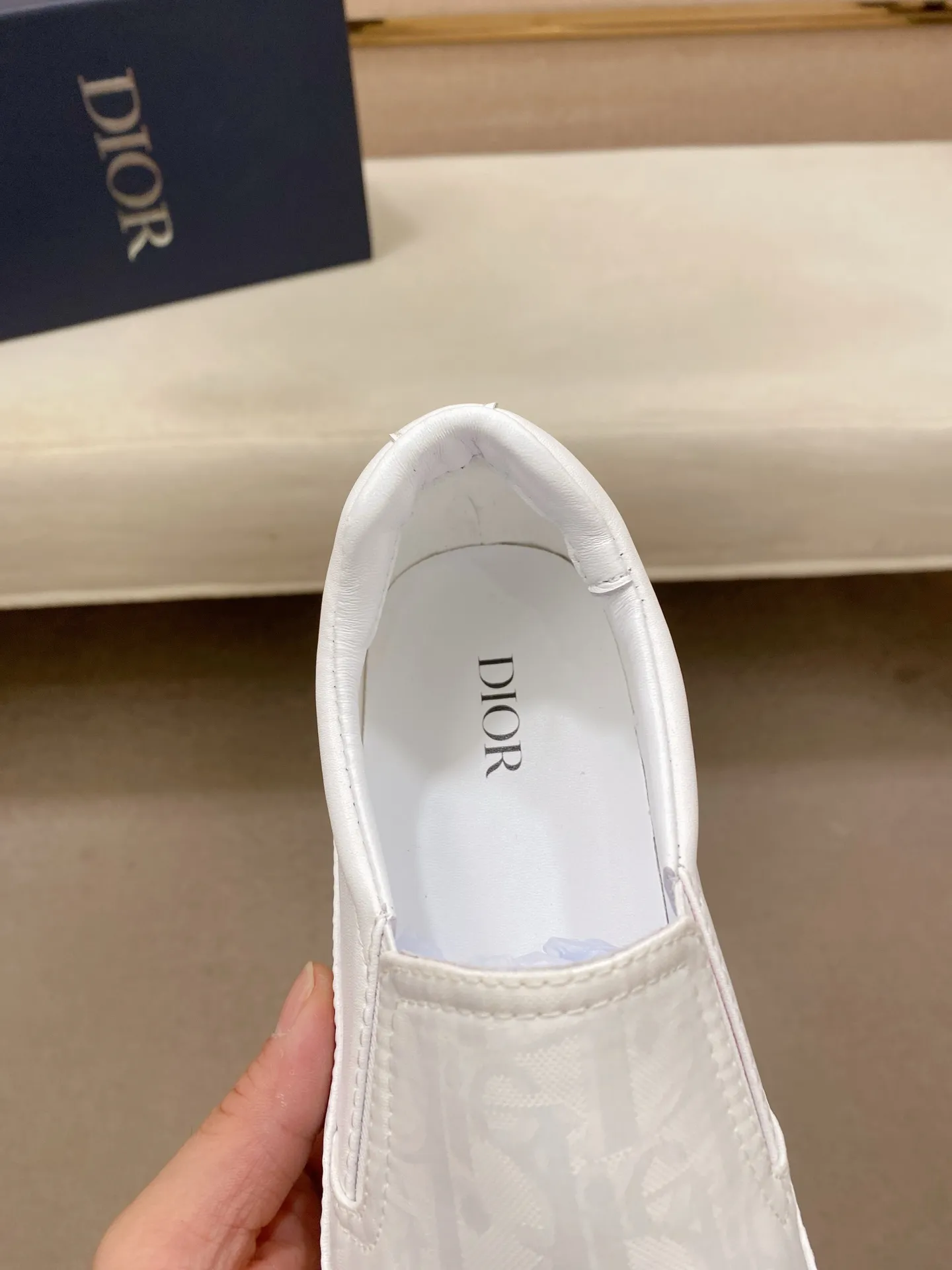 Men's shoes💰 400💰🇮🇹🇮🇹Dior d The new models are on sale at the same time at the counter. The uppers are imported from Italy, and the linings are all imported sheepskin. They are completely 1⃣️ to 1⃣️ replicas 🇮🇹💪💪, ⚠shoes Bottoms: Original soles are specially provided by the original factory. The exclusive movable molded soles are super comfortable. ⚠Original factory goods, 🔍🔍high quality. You can enter and leave the counter at will. Welcome to compare⚠. Code number:38-44